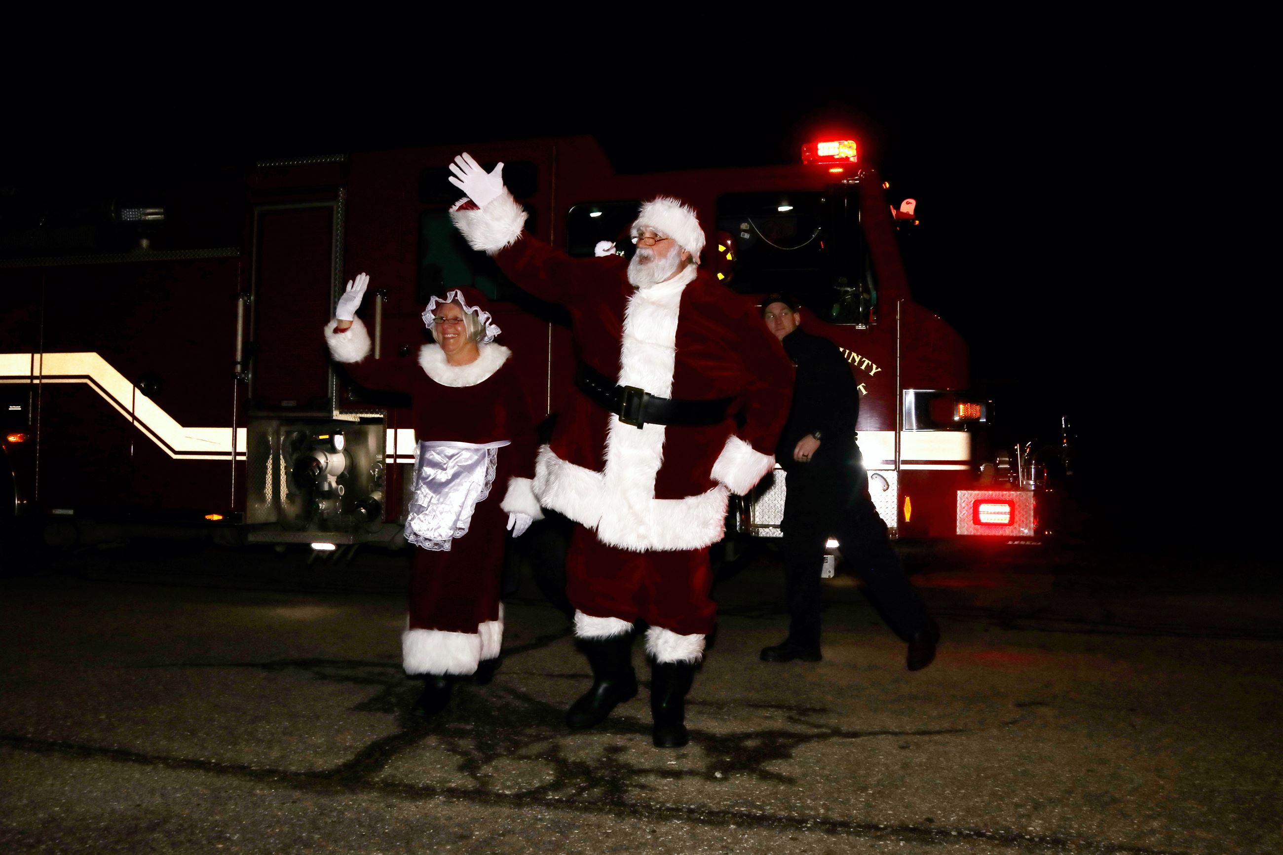hometown holidays santa and mrs claus arrive